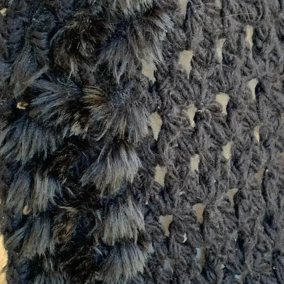 Chicos 1 Wool Blend Crochet Sweater Vest Faux Fur Trim Medium Open Weave Black - Picture 3 of 7